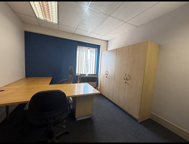 1,598M² OFFICE FOR SALE IN WOODMEAD